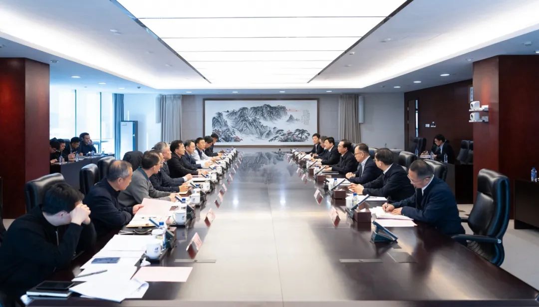 華電集團(tuán)董事長(zhǎng)、黨組書(shū)記江毅與北京市政府黨組成員、副市長(zhǎng)文獻(xiàn)舉行會(huì)談